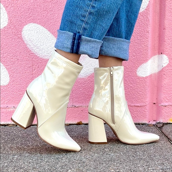 ⚡FINAL PRICE! Cream Vegan Patent Leather Ankle Boots - Picture 7 of 10